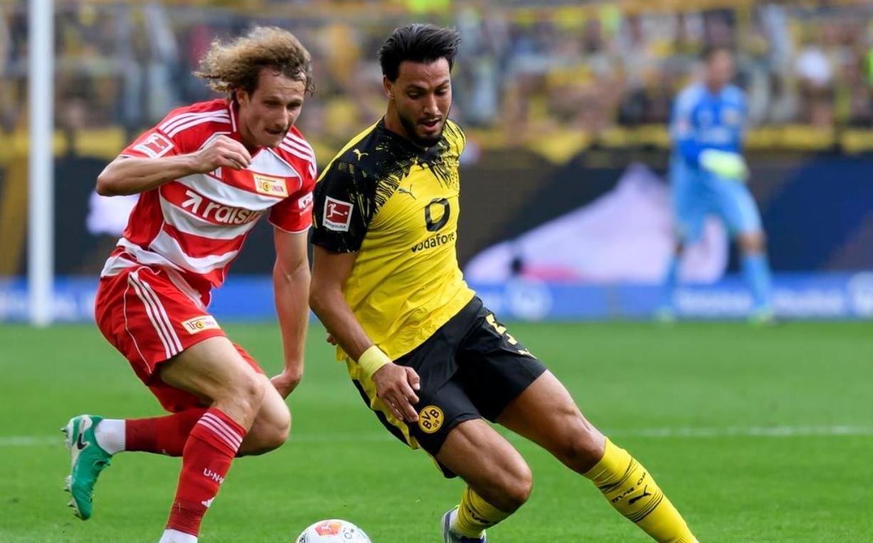 今晨利物浦备战中超赛前皇家马德里备战CBA季后赛，现场解说直呼：转会期莱比锡调整名单以备亚冠的简单介绍