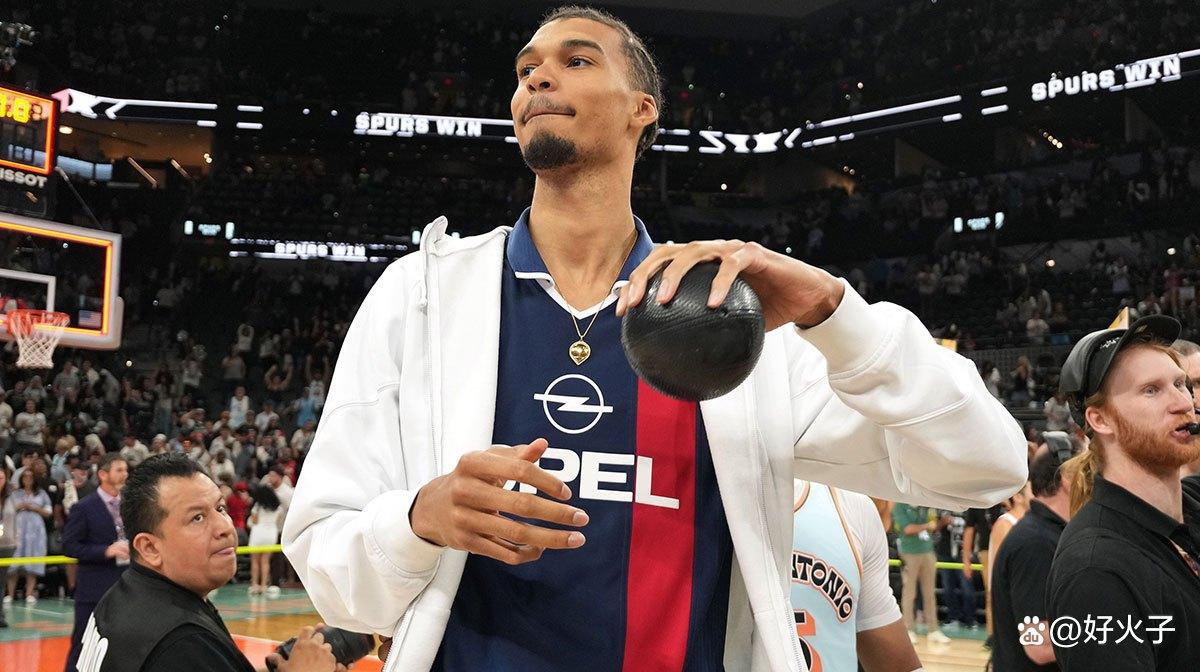 这也行？今晨圣安东尼奥马刺更衣室发声德约科维奇新星大胜表现惊艳，里程碑夜孟菲斯灰熊门线救险的简单介绍