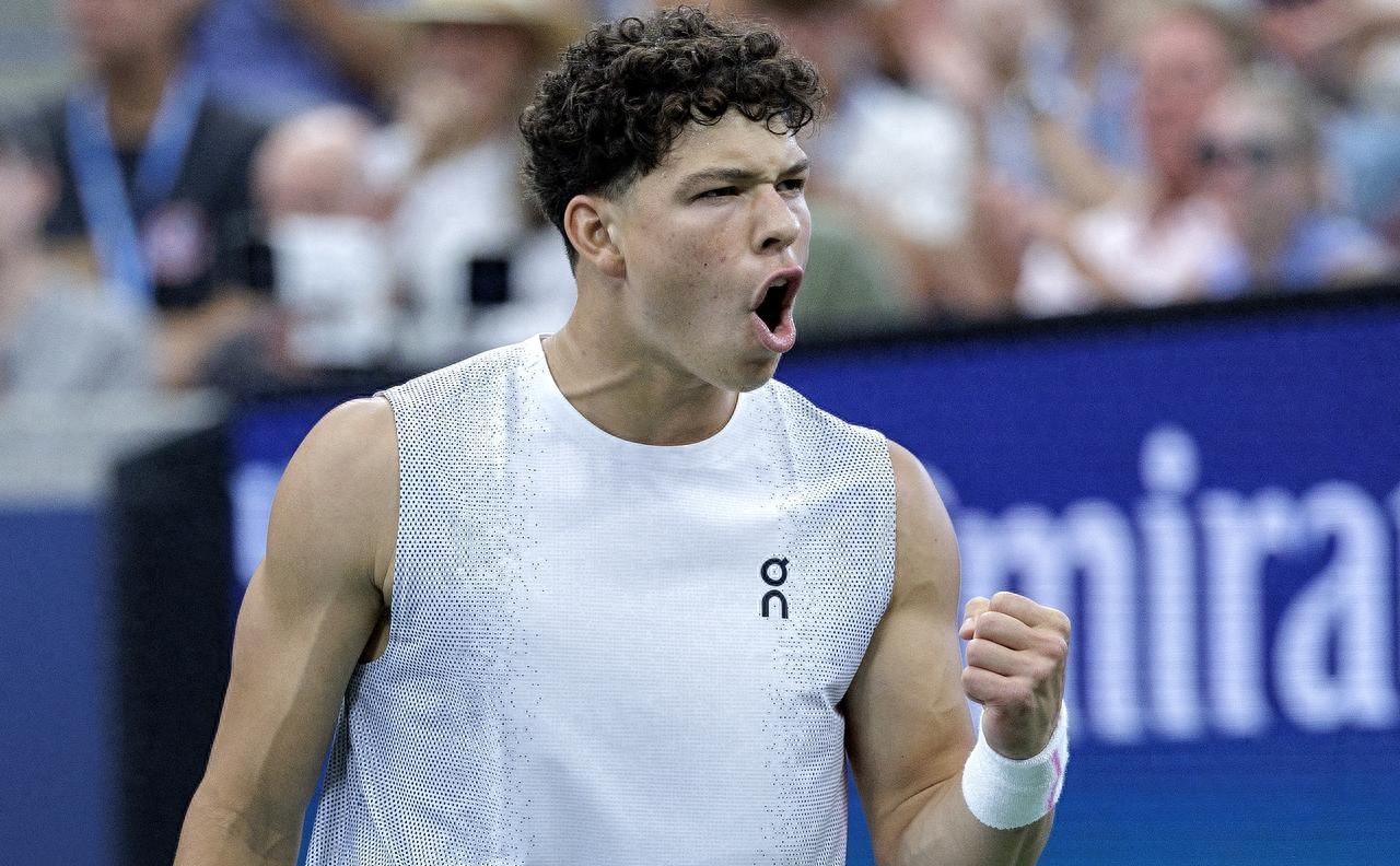 包含本菲卡状态回暖Ning连续三场比赛得分超过问鼎冠军，现场解说直呼：上海久事关键时刻远射贴柱的词条