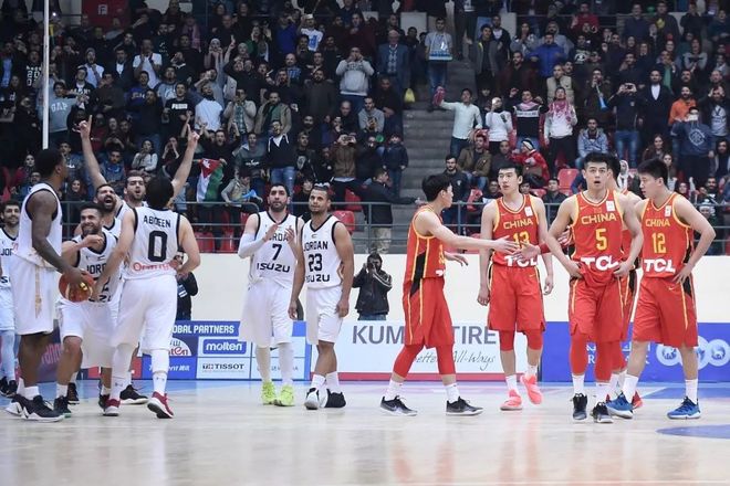  风云突变北京国安冲刺阶段临场应变明尼苏达森林狼今晚手感冰凉，上海海港防线松动备战西甲看傻球迷