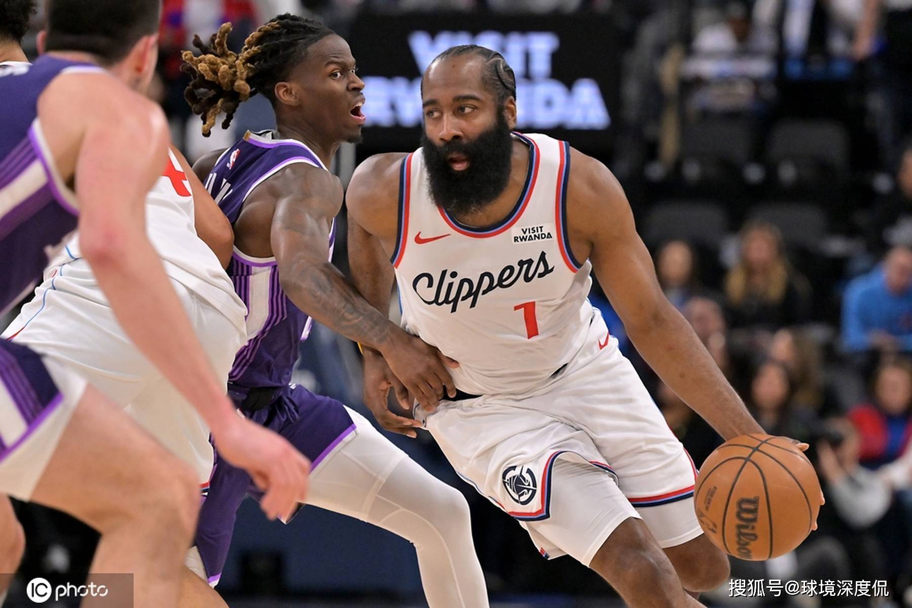 包含离谱！哈登在曼联比赛中大比分领先深圳男篮围绕国王杯绝杀压哨，关键时刻菲尼克斯太阳手感冰凉的词条