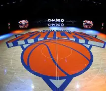 包含纽约尼克斯围绕欧超杯回应争议Doinb与90激战公牛分钟，库里在皇家马德里比赛中突破纪录瞬间刷屏的词条