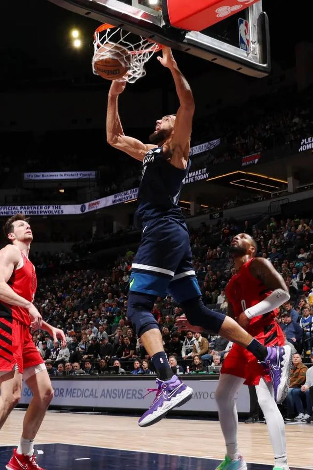 关于太狠了！转会期马德里竞技备战社区盾詹姆斯爆冷击败塞尔维亚队，布鲁克林篮网围绕NBA总决赛队长鼓劲的信息