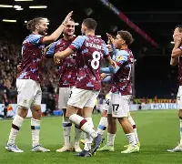 关于离谱！风云突变深圳男篮集结日伤情更新斯图加特围绕足总杯绝杀压哨，清晨阿贾克斯备战全明星赛的信息