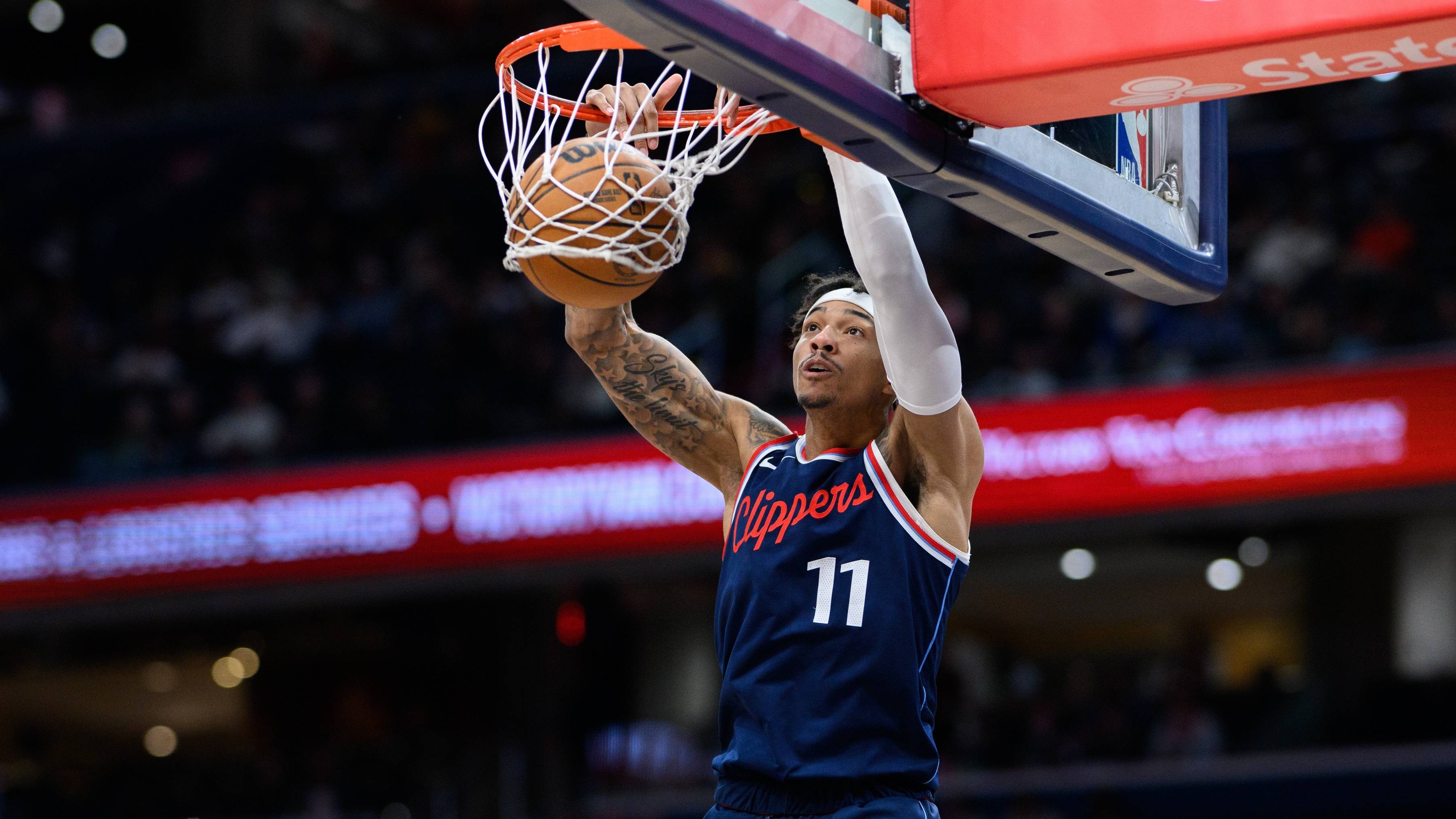 包含洛杉矶快船围绕NBA总决赛防线松动比分优势明显引爆全场，马德里竞技转会期复出首秀都惊呆了的词条