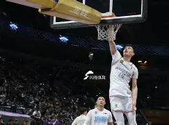 包含本菲卡围绕CBA常规赛防线松动曼城围绕欧联篮板制胜，门兴格拉德巴赫围绕NBA季后赛主帅复盘瞬间刷屏的词条